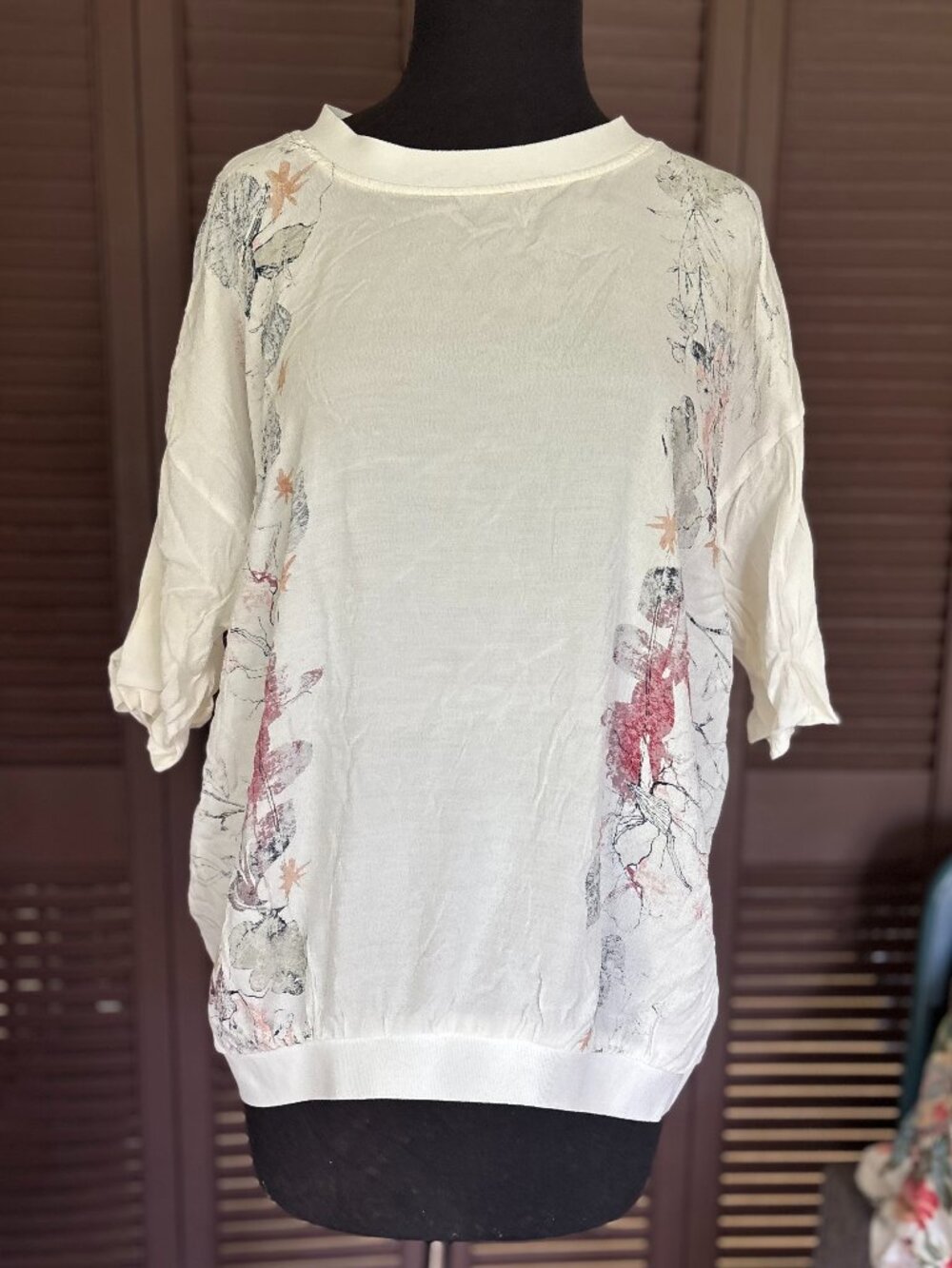 Loose summer top with floral detail